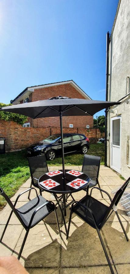 Alexandra Contractor House - Free Parking For Large Vans, Free Wifi & Netflix By Firoz Property Management Aldershot Exterior foto